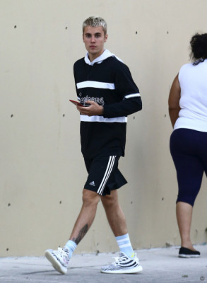 16.04 | Justin Bieber é fotografado em Miami, Flórida