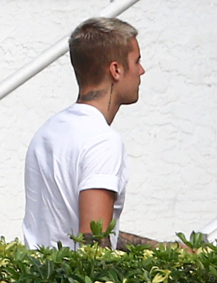 16.04 | Justin Bieber é fotografado em Miami, Flórida