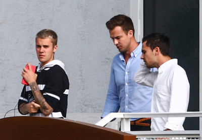 16.04 | Justin Bieber é fotografado em Miami, Flórida
