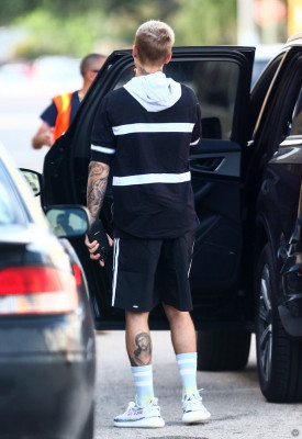16.04 | Justin Bieber é fotografado em Miami, Flórida