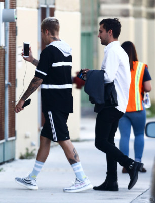 16.04 | Justin Bieber é fotografado em Miami, Flórida