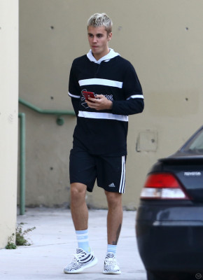 16.04 | Justin Bieber é fotografado em Miami, Flórida