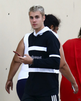 16.04 | Justin Bieber é fotografado em Miami, Flórida