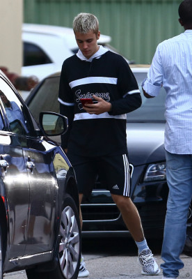 16.04 | Justin Bieber é fotografado em Miami, Flórida