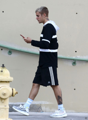 16.04 | Justin Bieber é fotografado em Miami, Flórida