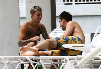 17.04 | Justin Bieber é fotografado em Miami, Flórida