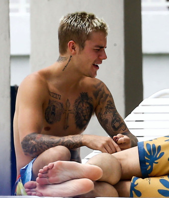 17.04 | Justin Bieber é fotografado em Miami, Flórida