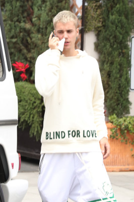25.04 | Justin Bieber é fotografado em Beverly Hills, na Califórnia