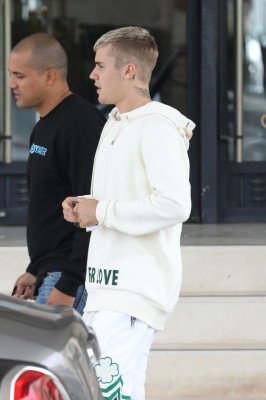25.04 | Justin Bieber deixando a loja Barneys New York em Beverly Hills, CA