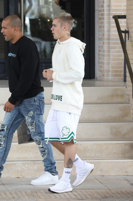 25.04 | Justin Bieber deixando a loja Barneys New York em Beverly Hills, CA