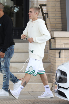 25.04 | Justin Bieber deixando a loja Barneys New York em Beverly Hills, CA