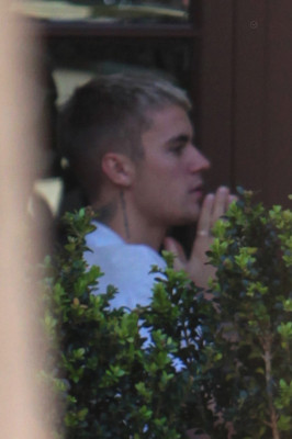 25.04 | Justin Bieber no restaurante Georgie em Beverly Hills, CA