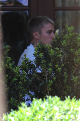 25.04 | Justin Bieber no restaurante Georgie em Beverly Hills, CA