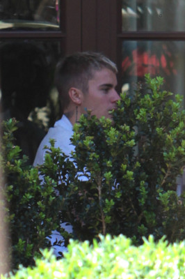 25.04 | Justin Bieber no restaurante Georgie em Beverly Hills, CA