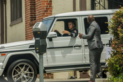 27.04 | Justin Bieber deixando estúdio em Hollywood, na Califórnia