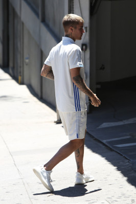 28.04 | Justin Bieber chegando em um restaurante em West Hollywood, CA