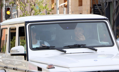 28.04 | Justin Bieber é visto pelas ruas de Beverly Hills, CA
