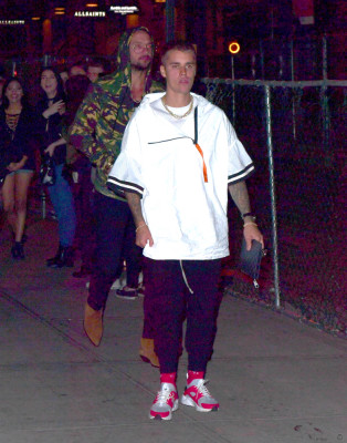 05.01 | Justin Bieber é fotografado em Nova Iorque, NY