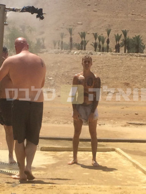 05.03 | Justin Bieber é fotografado no Mar Morto em Israel
