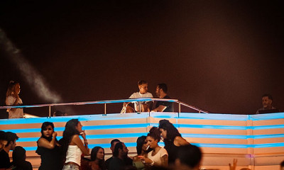05.07 | Justin Bieber é fotografado em uma boate em Dubai, UAE