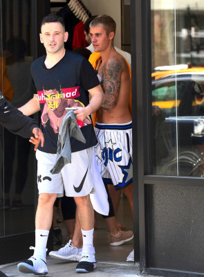 21.05 | Justin Bieber é fotografado em Nova Iorque