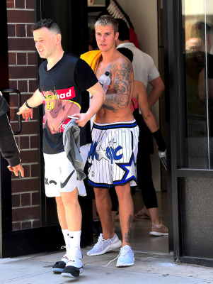 21.05 | Justin Bieber é fotografado em Nova Iorque