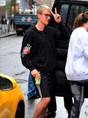 22.05 | Justin Bieber na loja Nike Factory Store em Nova Iorque