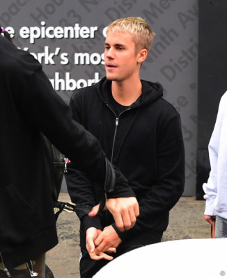 22.05 | Justin Bieber na loja Nike Factory Store em Nova Iorque
