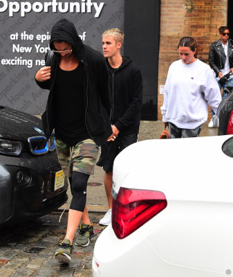 22.05 | Justin Bieber na loja Nike Factory Store em Nova Iorque
