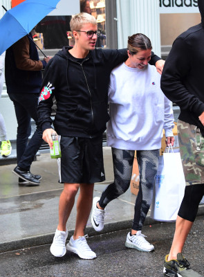 22.05 | Justin Bieber na loja Nike Factory Store em Nova Iorque