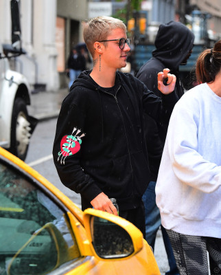 22.05 | Justin Bieber na loja Nike Factory Store em Nova Iorque