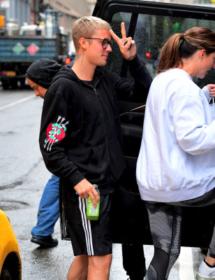 22.05 | Justin Bieber na loja Nike Factory Store em Nova Iorque