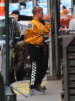 22.05 | Justin Bieber é fotografado em Nova Iorque, NY