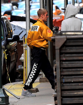 22.05 | Justin Bieber é fotografado em Nova Iorque, NY