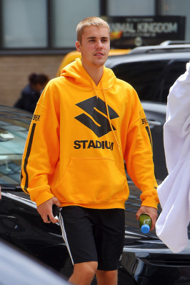26.05 | Justin Bieber chegando no Aire Ancient Baths em Nova Iorque, NY