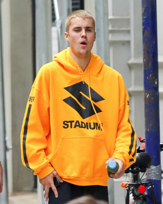 26.05 | Justin Bieber chegando no Aire Ancient Baths em Nova Iorque, NY