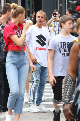 27.05 | Justin Bieber é fotografado em Soho, Nova Iorque