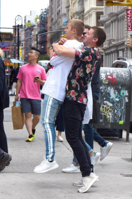 27.05 | Justin Bieber é fotografado em Soho, Nova Iorque