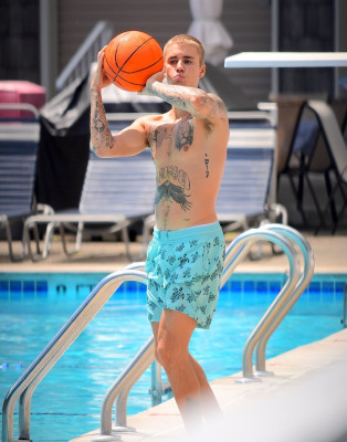 06.01 | Justin Bieber em um clube em Nova Iorque, NY