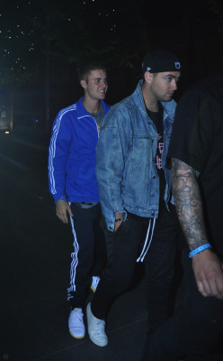 06.05 | Justin Bieber deixando o Australasian Bar & Restaurant em Manchester, Inglaterra