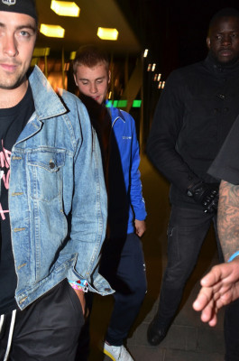 06.05 | Justin Bieber deixando o Australasian Bar & Restaurant em Manchester, Inglaterra