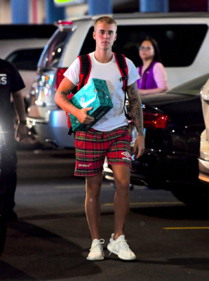 06.01 | Justin Bieber chegando em uma academia em Nova Iorque, NY