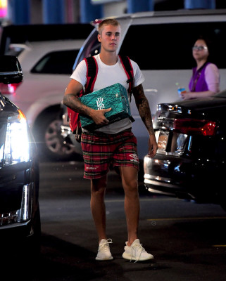 06.01 | Justin Bieber chegando em uma academia em Nova Iorque, NY