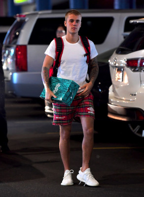 06.01 | Justin Bieber chegando em uma academia em Nova Iorque, NY