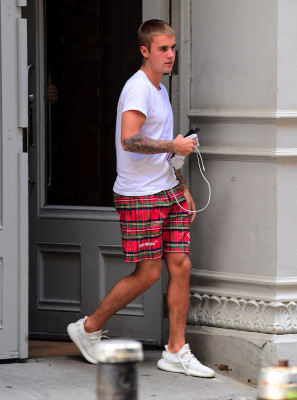 06.01 | Justin Bieber deixando o Aire Ancient Baths em Nova Iorque, NY