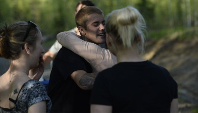 06.08 | Justin Bieber é fotografado em Luleå, Suécia
