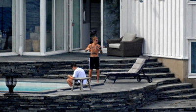 06.09 | Justin Bieber é fotografado em Estocolmo, Suécia