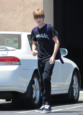 22.07 | Justin Bieber indo à um mercado em Boston com amigos