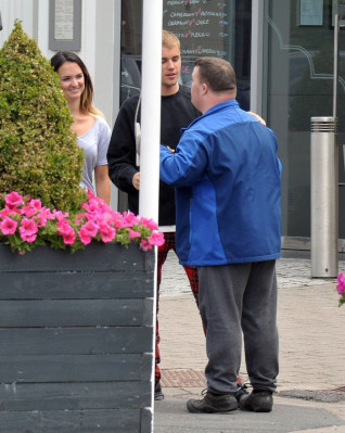 22.06 | Justin Bieber é fotografado em Kildare, Irlanda