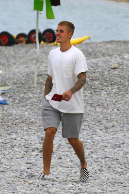 24.06 | Justin Bieber na praia em Nice, França